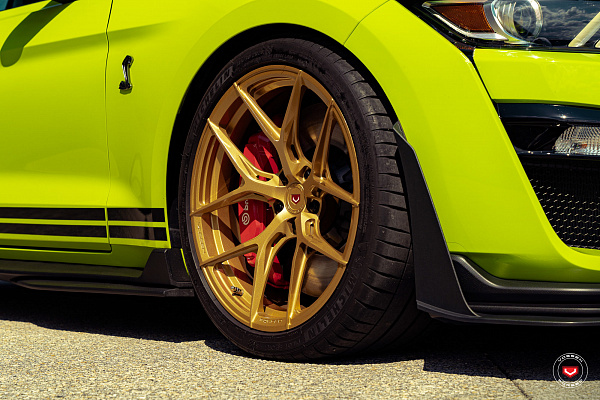 Фото дисков Vossen S21-01 Сатиновое золото на Ford Mustang VI