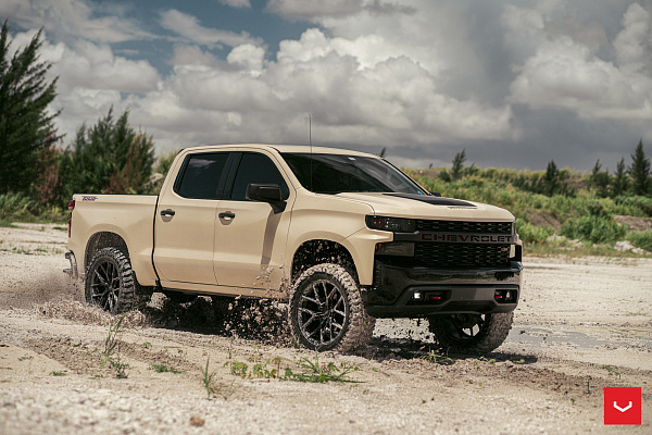 Фото дисков Vossen HF6-4 Черный сатин на Chevrolet Silverado IV