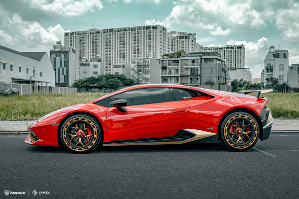 Фото дисков Brixton Forged PF7 Aerotech Глянцевая темная медь на Lamborghini Huracan