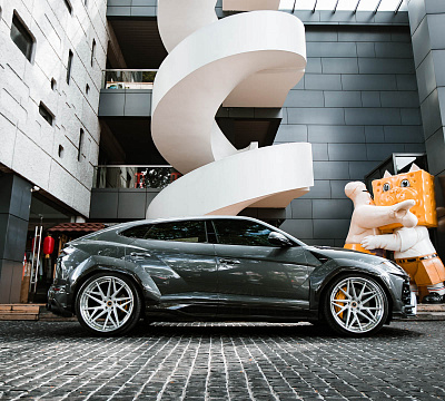 Фото дисков Brixton Forged PF8 на Lamborghini Urus