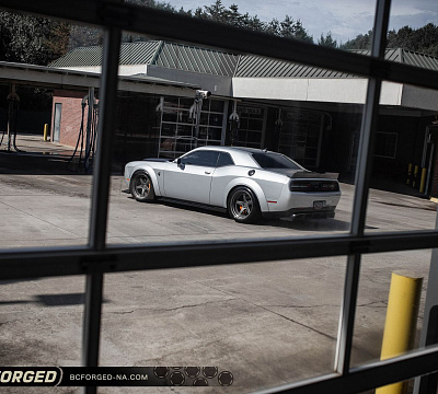Фото дисков BC Forged LE05 // MLE05 на Dodge Challenger III