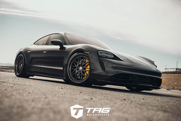 Фото дисков HRE 540C Сатиновый темный лак на Porsche Taycan I