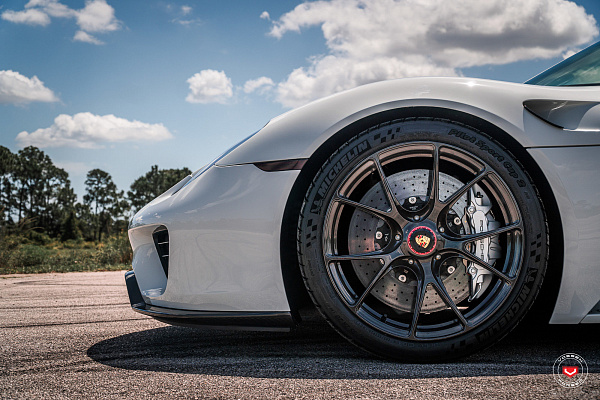 Фото дисков Vossen RS74 Черный глянец на Porsche 918 Spyder