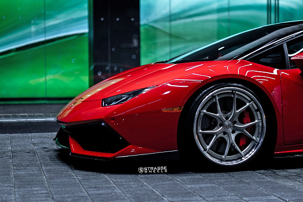 Фото дисков Strasse Wheels SM5R Deep Concave FS Сатиновый темный лак на Lamborghini Huracan