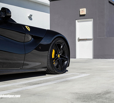 Фото дисков HRE S207 на Ferrari F12
