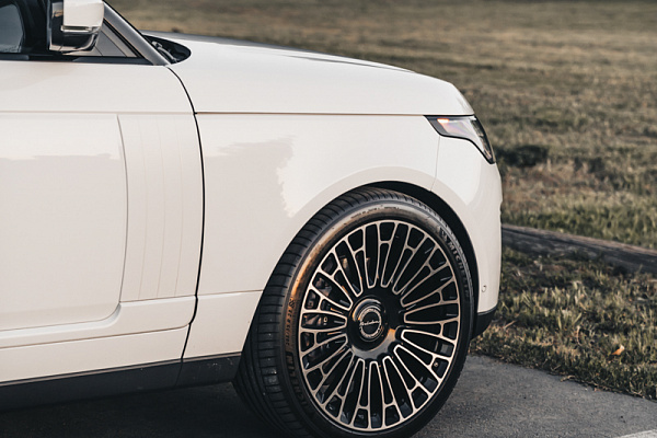 Фото дисков Brixton Forged LX01 Алмазная проточка на Range Rover IV