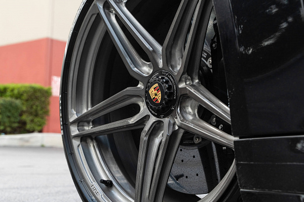 Фото дисков HRE P107SC Глянцевый темный лак на Porsche 911 VIII