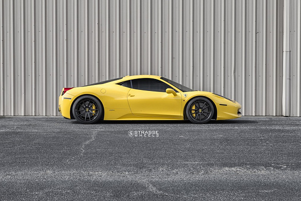 Фото дисков Strasse Wheels SV1 Deep Concave FS Черный сатин на Ferrari 458