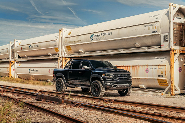 Фото дисков 4PLAY 4P83 Черный глянец на Ram 1500 V
