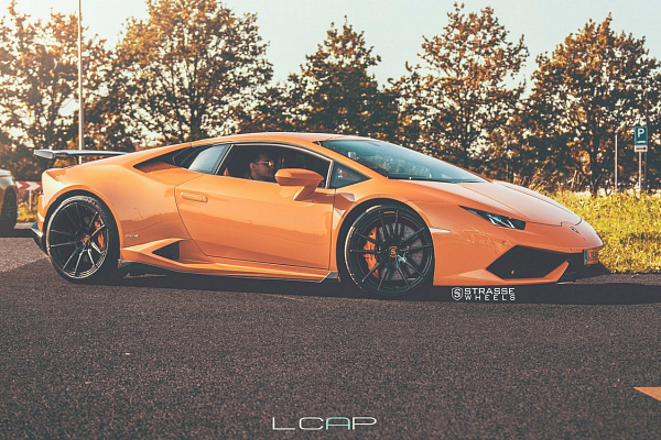 Фото дисков Strasse Wheels SV1 Deep Concave Monoblock Другой цвет на Lamborghini Huracan