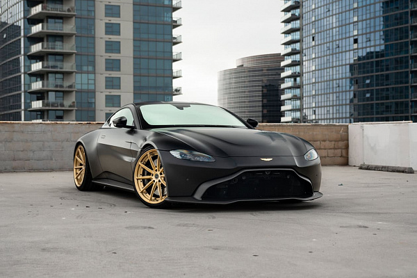 Фото дисков Brixton Forged R11-R Глянцевая шампань на Aston Martin Vantage 4