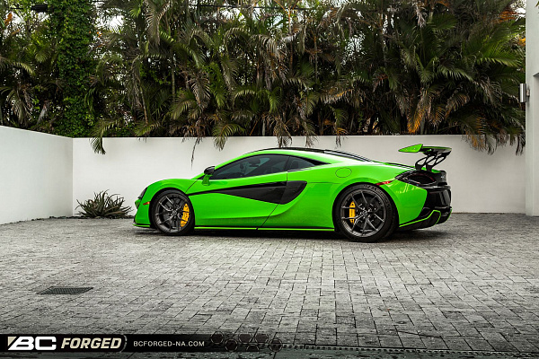 Фото дисков BC Forged RZ21 Глянцевый темный лак на McLaren 570S
