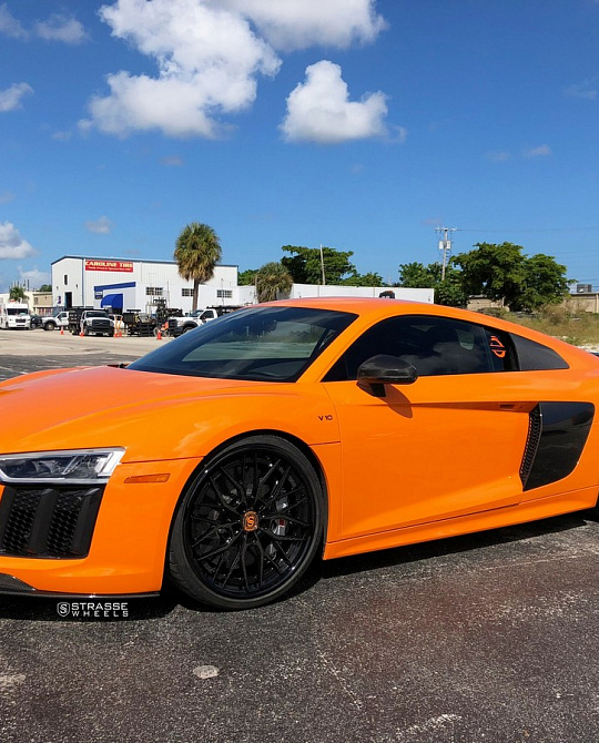 Фото дисков SV10M Deep Concave FS Другой цвет на Audi R8 (4S)