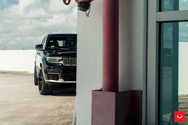 Фото дисков Vossen HF-5 Черный глянец на Jeep Grand Cherokee V
