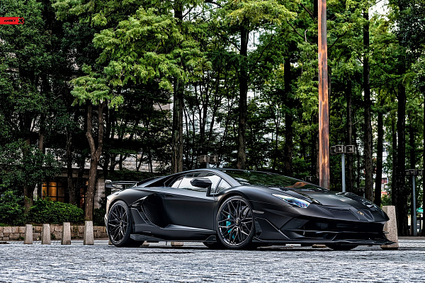 Фото дисков Anrky S1-X1 Глянцевый темный лак на Lamborghini Aventador