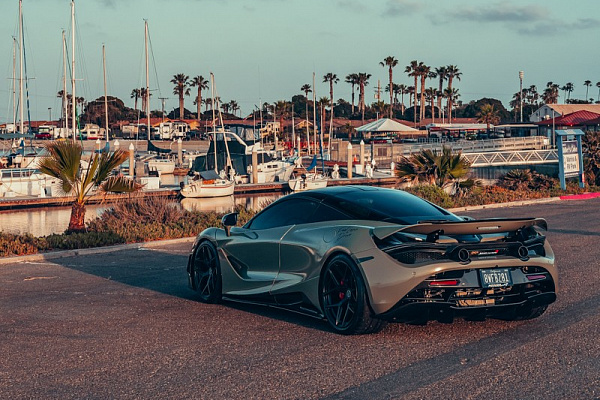 Фото дисков Brixton Forged PF7 Черный сатин на McLaren 720S