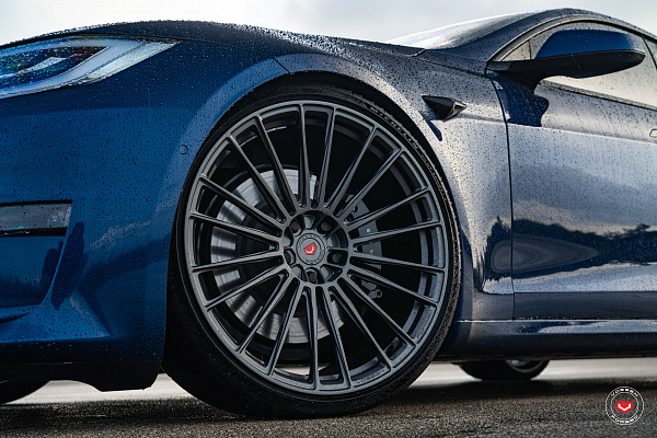 Фото дисков Vossen S17-04 Глянцевый графит на Tesla Model S