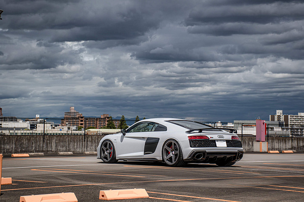 Фото дисков HRE 305M Сатиновый графит на Audi R8 (4S)