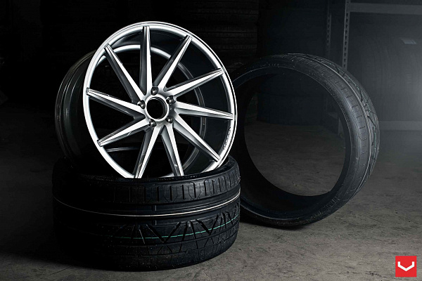 Фото дисков Vossen CVT Серебро на Mercedes-Benz C-Class (W204)