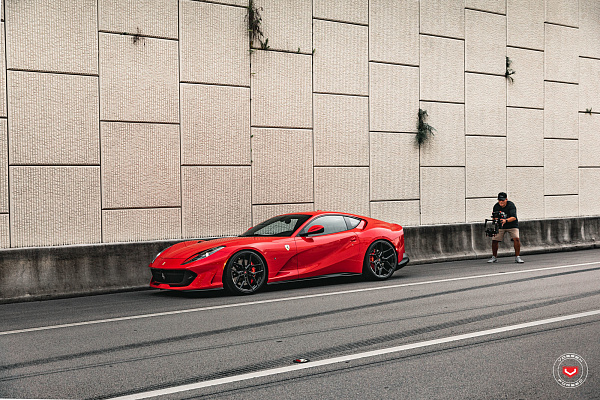 Фото дисков Vossen EVO-4 Черный глянец на Ferrari 812