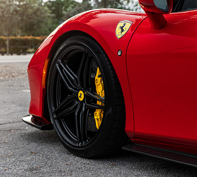 Фото дисков HRE S107SC на Ferrari F8