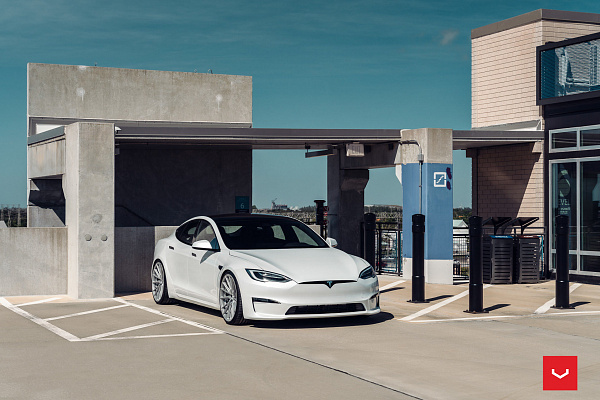 Фото дисков Vossen HF-4T Серебро на Tesla Model S