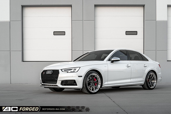 Фото дисков BC Forged HCS21 Глянцевый темный лак на Audi A/S/RS 4 (B9)