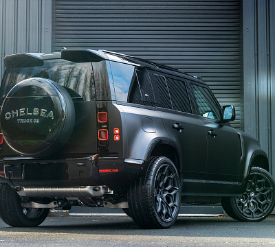 Фото дисков Kahn Type 57 RS на Land Rover Defender II