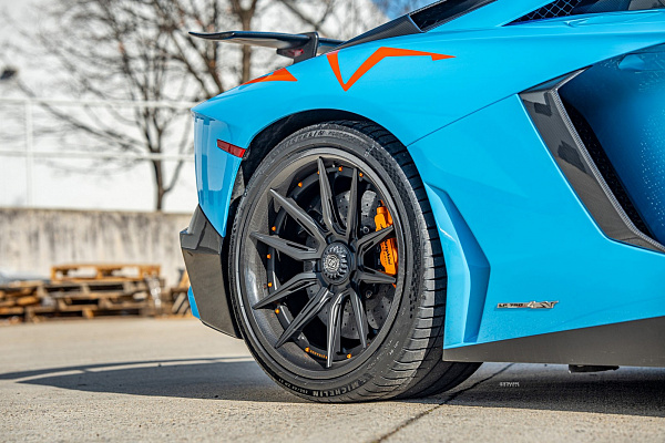 Фото дисков Strasse Wheels SV5-RS Performance Другой цвет на Lamborghini Aventador