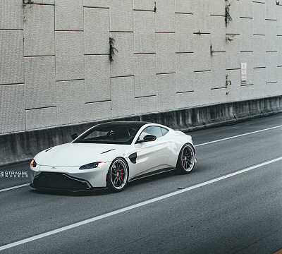 Фото дисков Strasse Wheels SV1T Deep Concave FS на Aston Martin Vantage 2