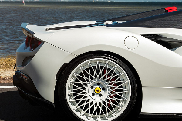Фото дисков Anrky RS7.3 Белый сатин на Ferrari F8
