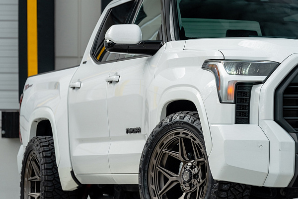 Фото дисков 4PLAY 4P55 Сатиновая бронза на Toyota Tundra III