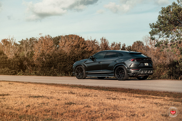 Фото дисков Vossen S17-01 Черный глянец на Lamborghini Urus