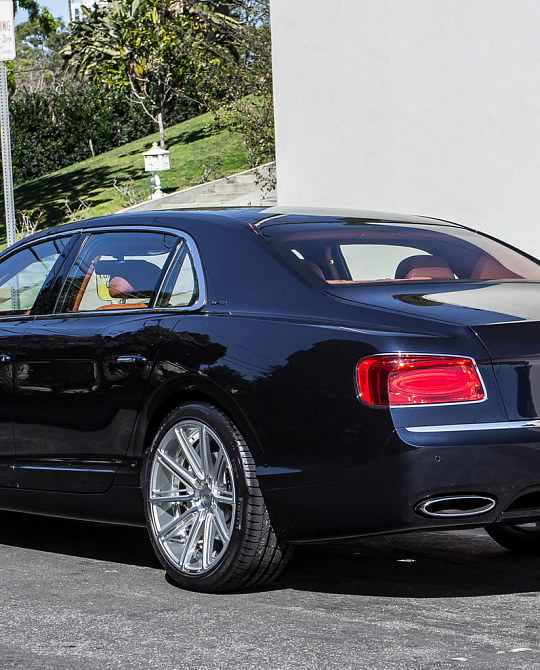 Фото дисков C25 Глянцевый лак на Bentley Flying Spur II