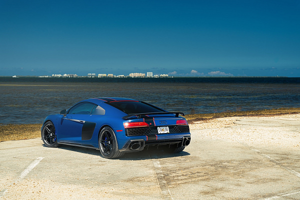Фото дисков Strasse Wheels SV2 Deep Concave FS Черный сатин на Audi R8 (4S)