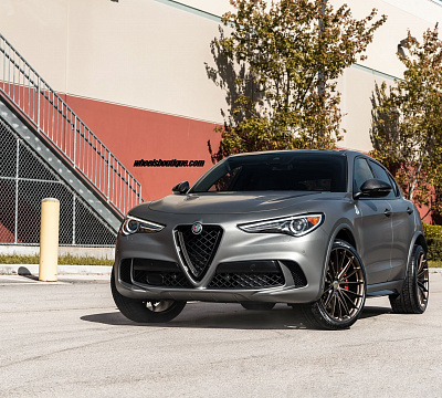 Фото дисков HRE P103 на Alfa Romeo Stelvio 