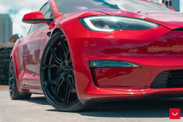 Фото дисков Vossen HF-5 Черный глянец на Tesla Model S