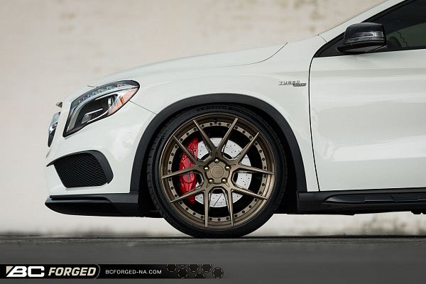 Фото дисков BC Forged HCA381 Сатиновая бронза на Mercedes-Benz GLA (X156)