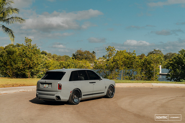 Фото дисков NOVITEC SP3 Черный глянец на Rolls-Royce Cullinan