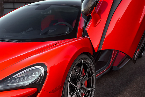 Фото дисков Strasse Wheels SM5R Deep Concave Monoblock Черный глянец на McLaren 570S