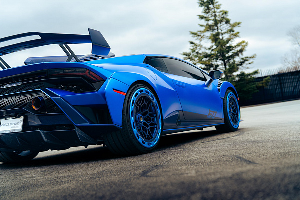 Фото дисков Brixton Forged FDE06 Aerotech Синий сатин на Lamborghini Huracan