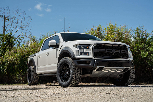 Фото дисков HRE P161 Черный глянец на Ford F-150 XIII