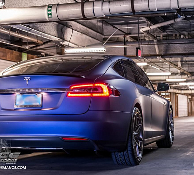 Фото дисков HRE P101 на Tesla Model S