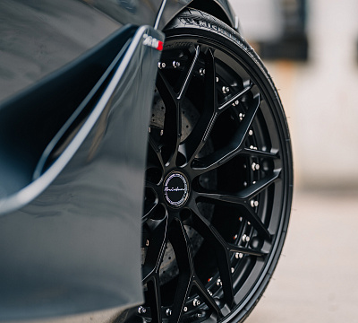 Фото дисков Brixton Forged CM6-R на McLaren 720S