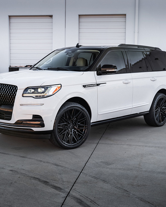 Фото дисков HF6-5 Черный глянец на Lincoln Navigator IV