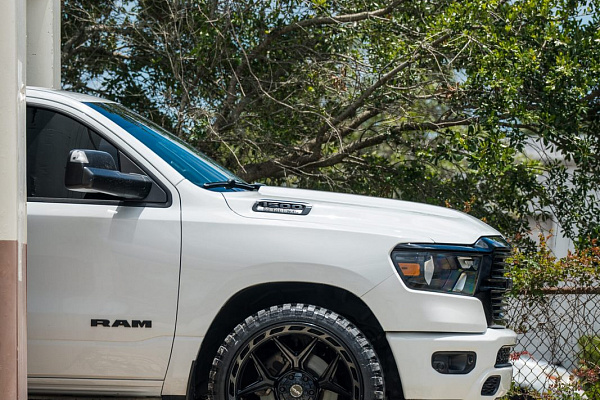 Фото дисков 4PLAY 4P55 Черный глянец на Ram 1500 V
