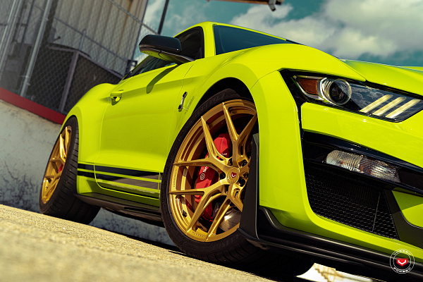 Фото дисков Vossen S21-01 Сатиновое золото на Ford Mustang VI