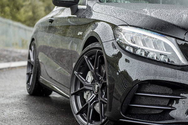 Фото дисков Bola FLY Глянцевый графит на Mercedes-Benz C-Class (W205)