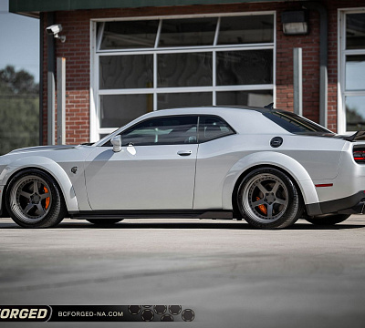 Фото дисков BC Forged LE05 // MLE05 на Dodge Challenger III