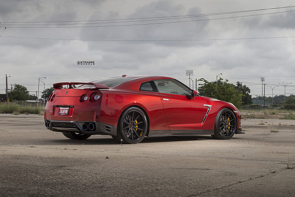 Фото дисков Strasse Wheels R10 Deep Concave Другой цвет на Nissan GT-R